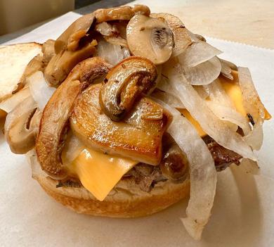 Cheeseburger w/fried onions & mushrooms